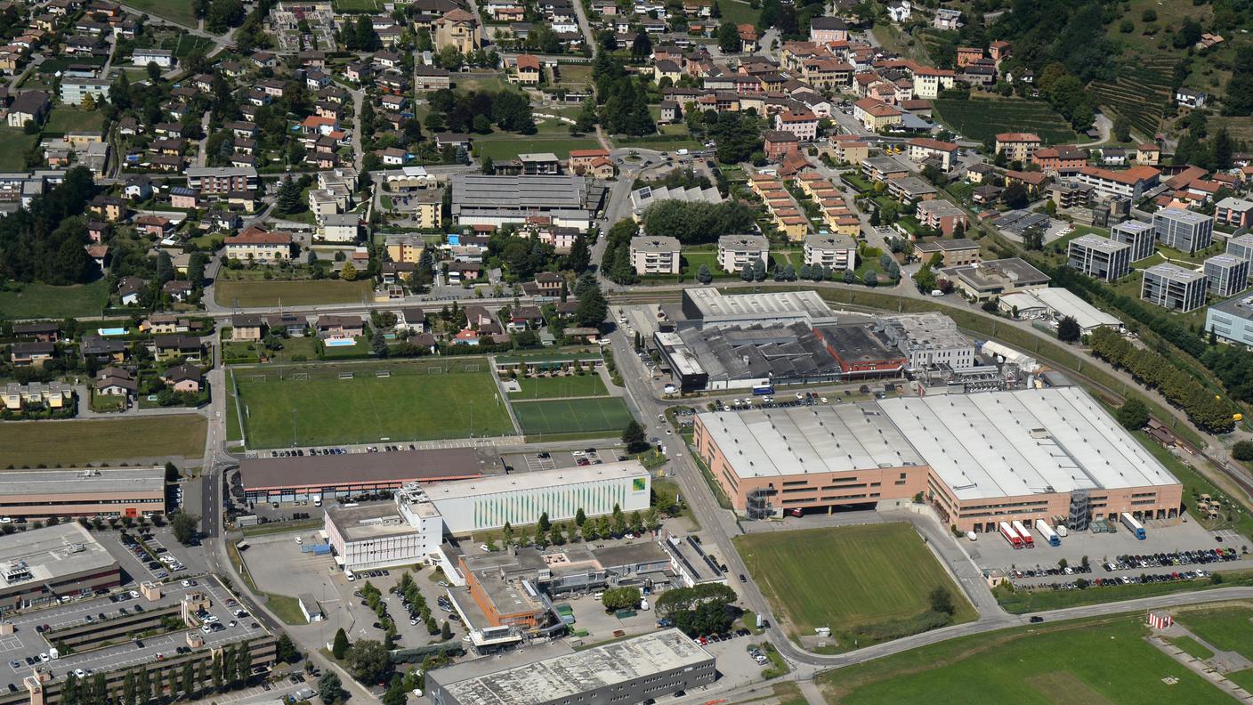 Una veduta aerea panoramica del comune