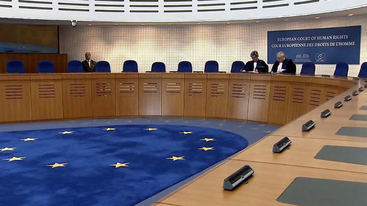 A destra nell'immagine il lussemburghese Dean Spielmann, presidente della Corte Europea dei Diritti dell'Uomo