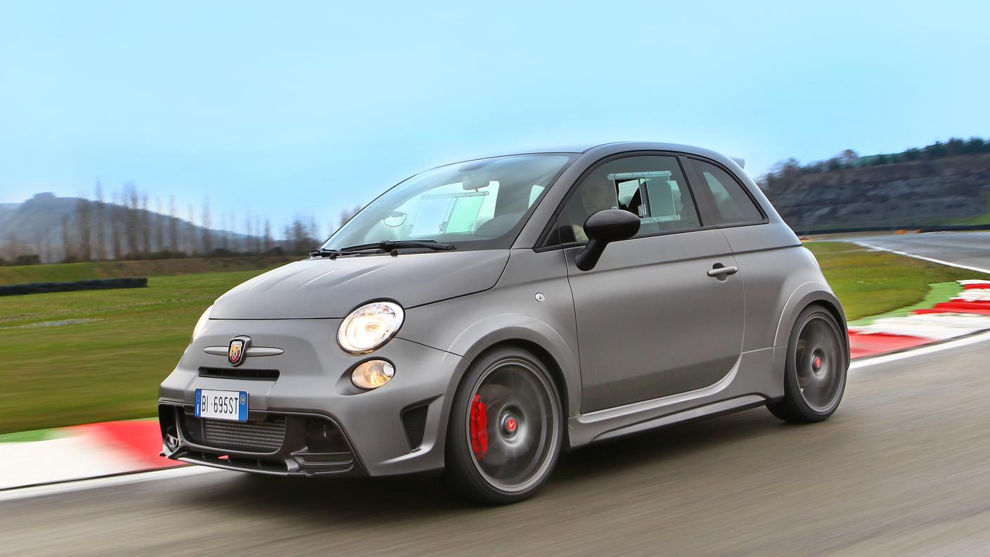 L'Abarth 695 Biposto è un'autentica supercar in scala ridotta