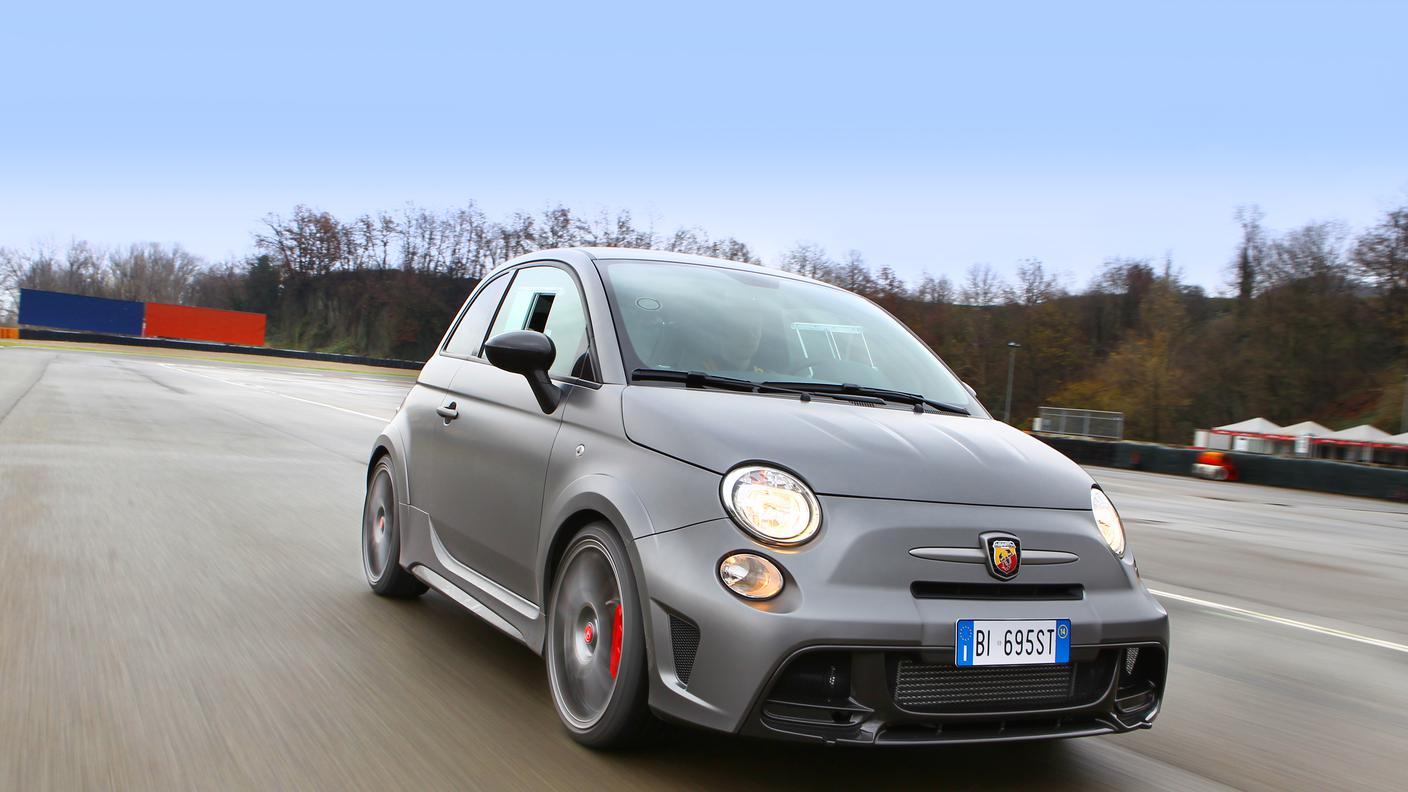 141208_Abarth_Media-Drive-Abarth-695-biposto-Varano_01.jpg