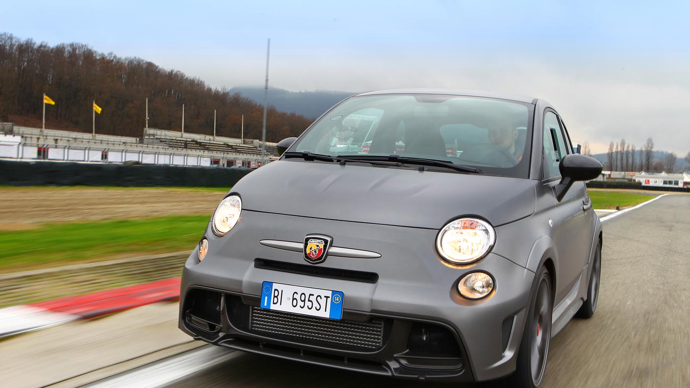 141208_Abarth_Media-Drive-Abarth-695-biposto-Varano_04.jpg
