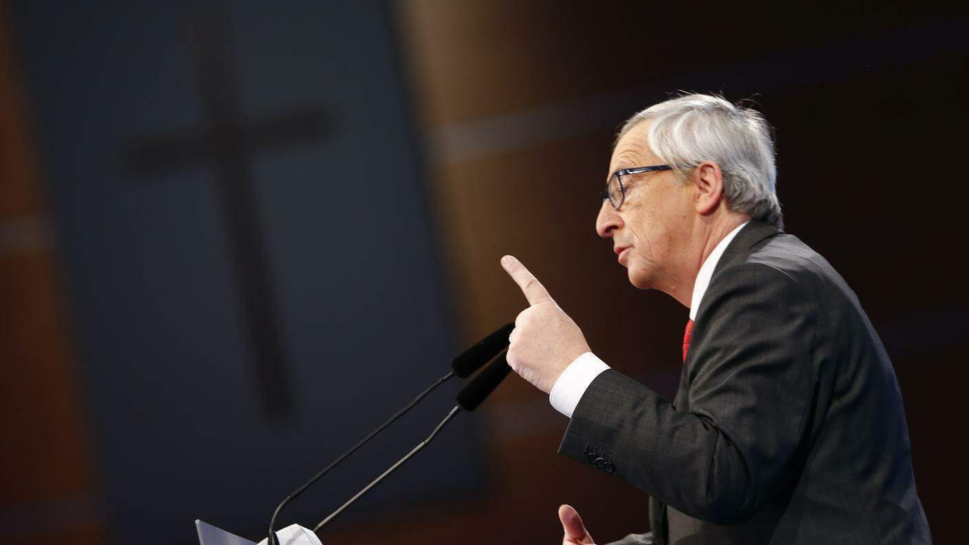 La vicenda imbarazza il presidente della Commissione Europea Juncker
