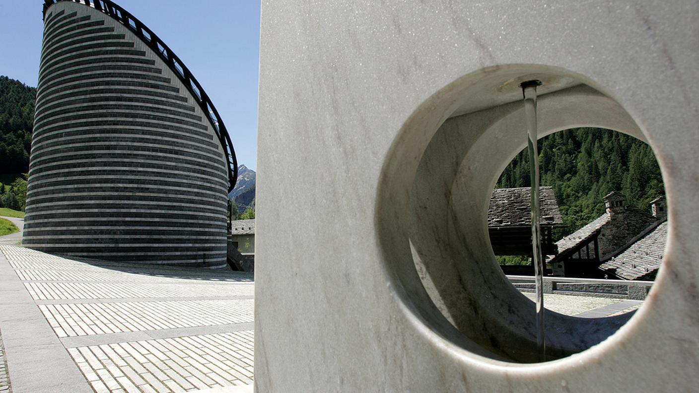Un'immagine originale della chiesa di Mogno Keystone.jpg