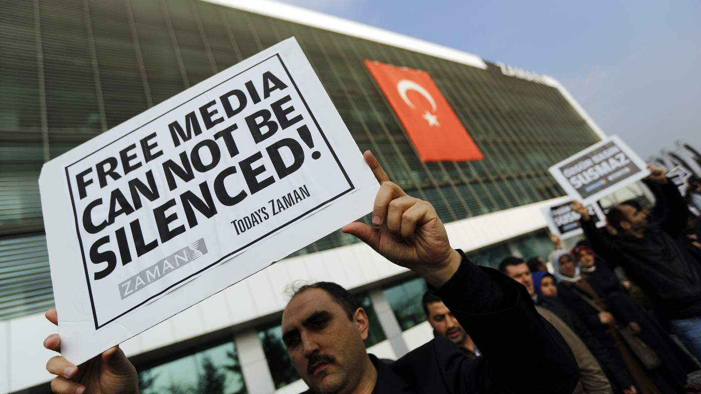 Vibranti le proteste in Turchia per l'arresto di numerosi giornalisti