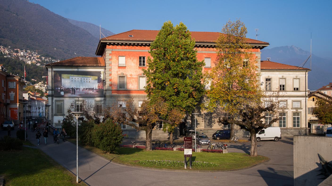 L'esterno del palazzo delle ex scuole comunali dove sorgerà il futuro Palacinema