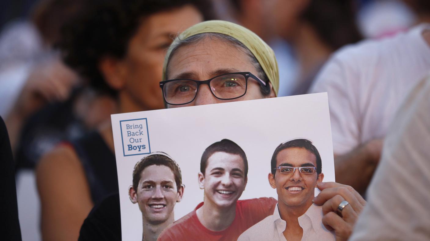 Tensioni storiche. Tre giovani israeliani scompaiono il 12 giugno a Hebron; i corpi senza vita verranno trovati due settimane dopo. Il fatto riaccende le tensioni con i palestinesi. L’8 luglio viene lanciata l’'Operazione margine di protezione’ dalle forze di difesa israeliana. Durerà fino al 26 agosto.