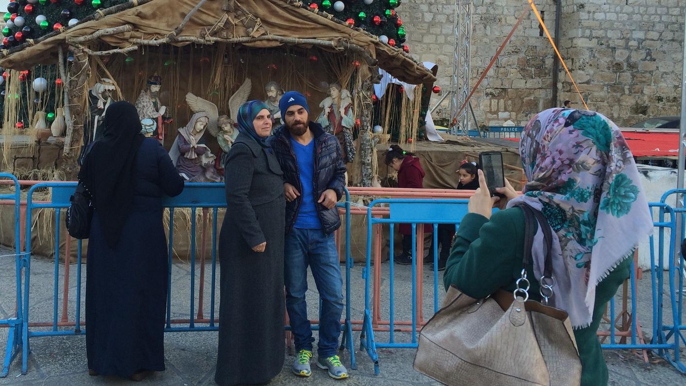 Turisti al presepe