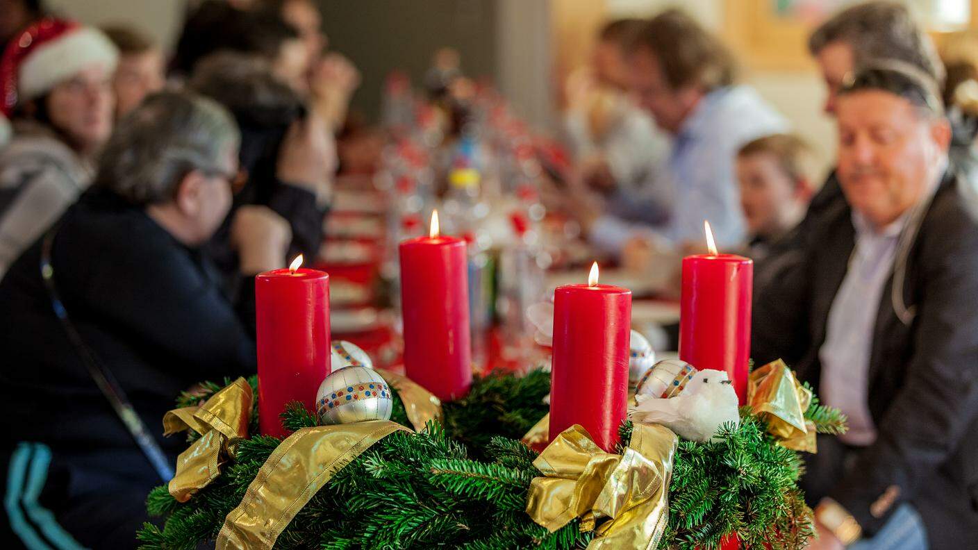 Atmosfera natalizia al pranzo presso la mensa ACLI di Lugano