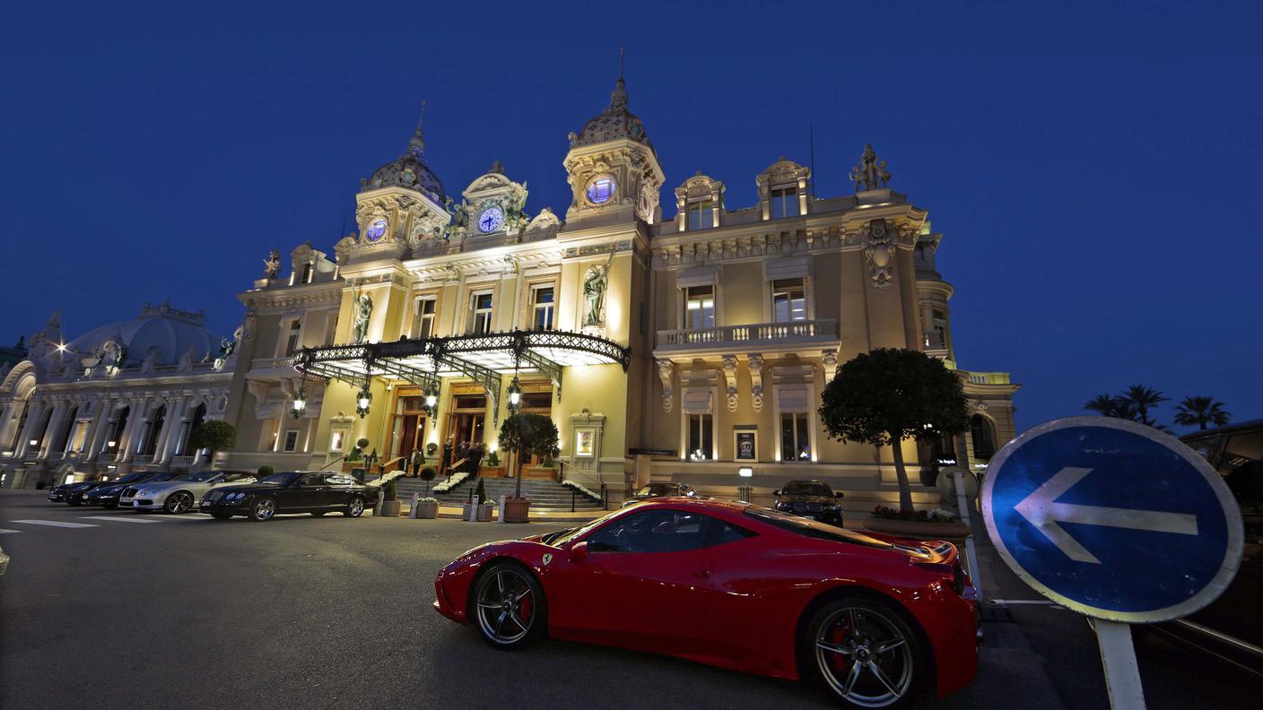 Assolti dall'accusa di truffa 7 dirigenti monegaschi; nella foto il casinò di Monte Carlo