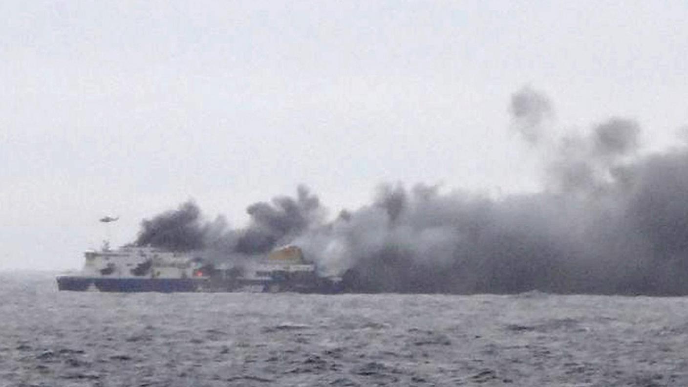 Un'immagine scattata da un'imbarcazione vicina