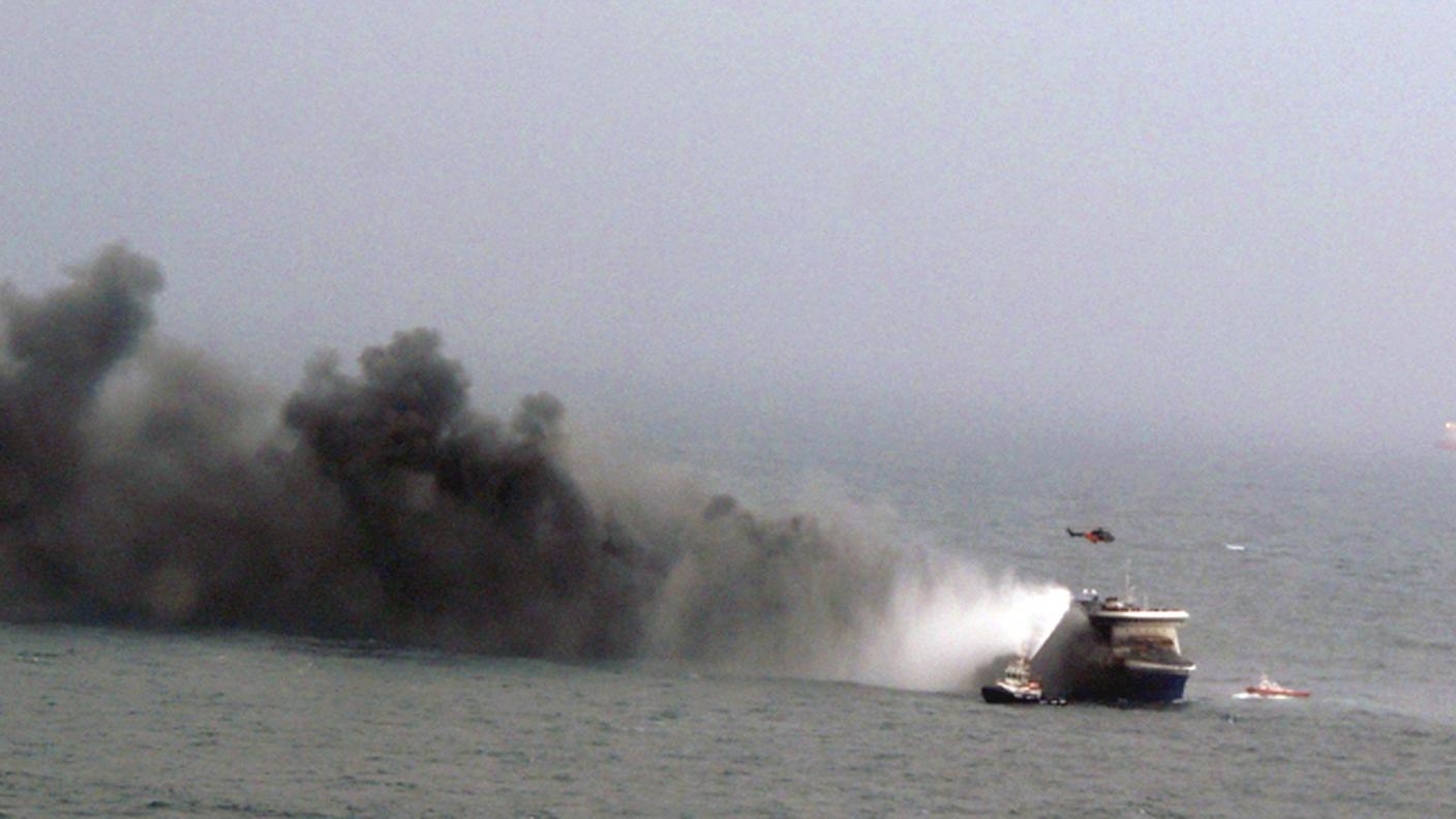 Le fiamme sul Norman Atlantic non sono ancora state domate