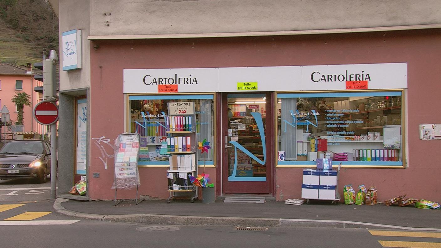La cartoleria finita nel mirino dei tre giovani