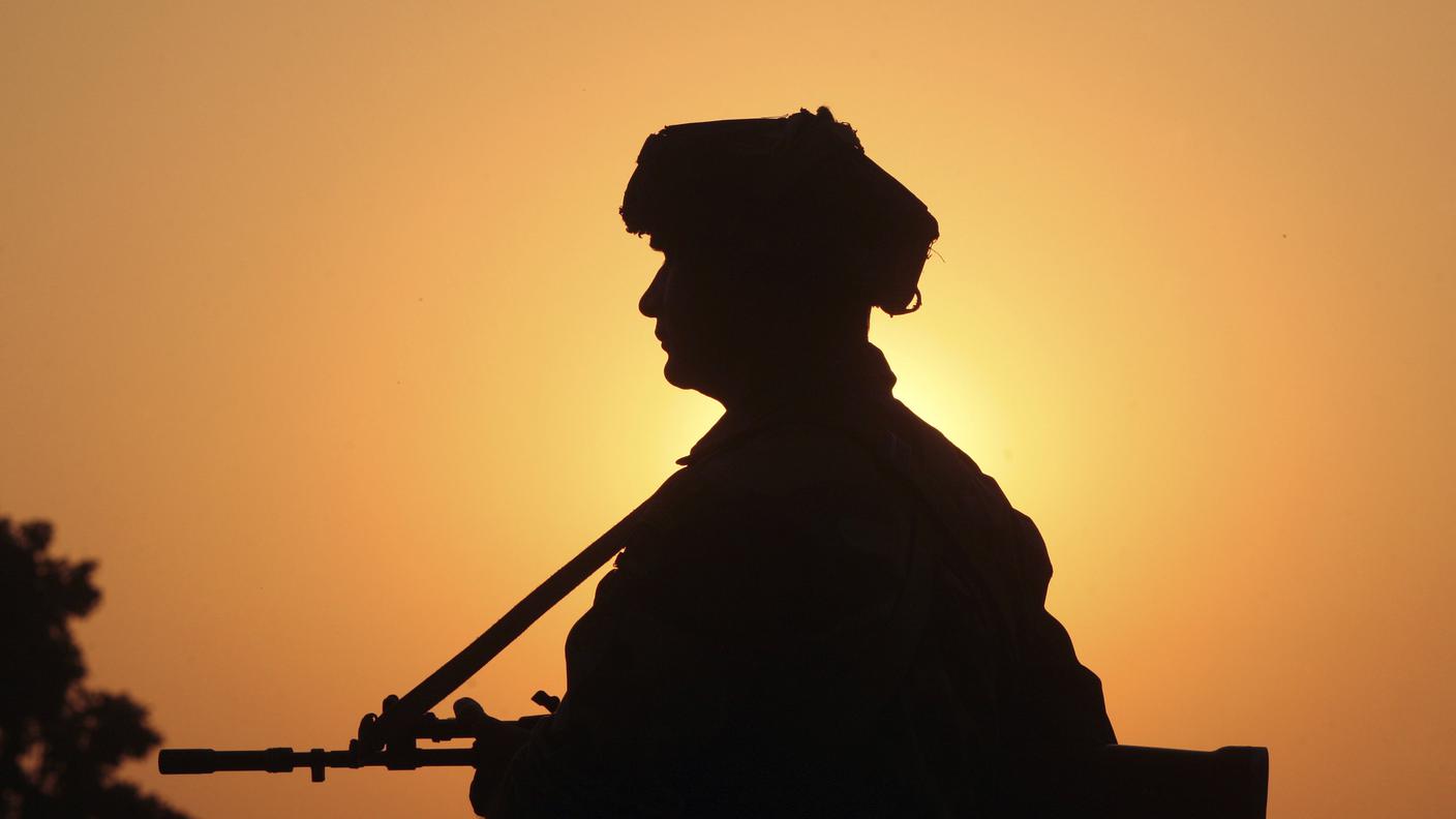 Un soldato indiano vicino al confine pachistano