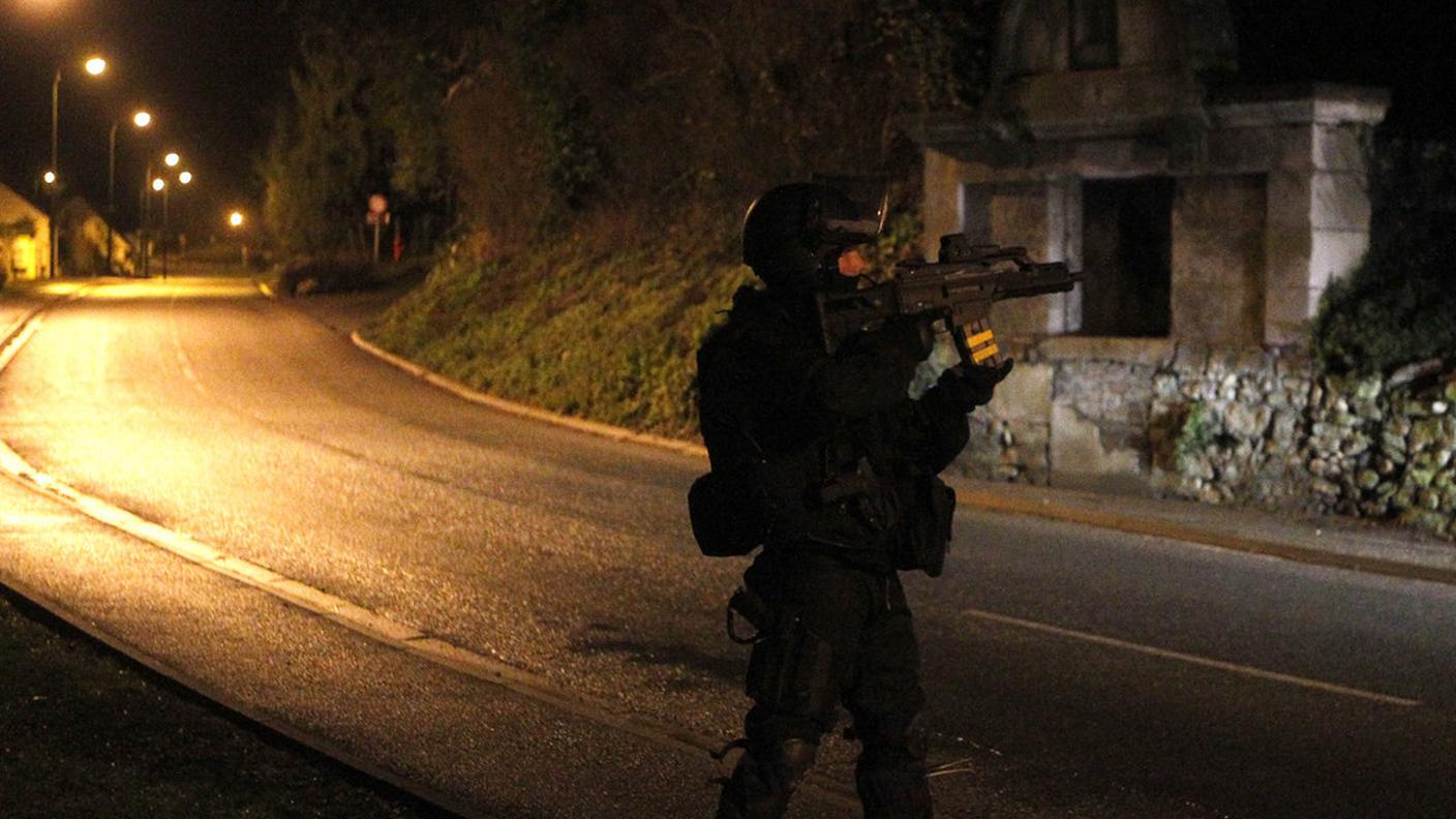 Un agente dele forze speciali nel villaggio di Fleury