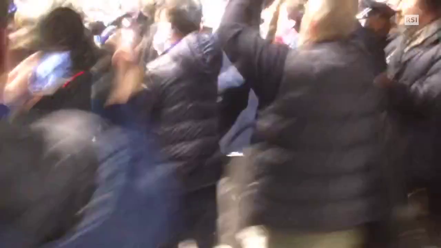 L'accoglienza dei tifosi a Malpensa per Shaqiri (08.01.2015)