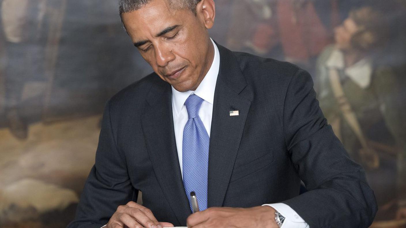Barack Obama firma il libro delle condoglianze scrivendo: 'Vive la France'