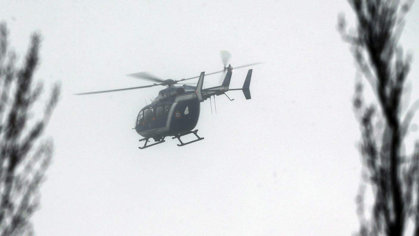 Uno degli elicotteri presenti sul luogo
