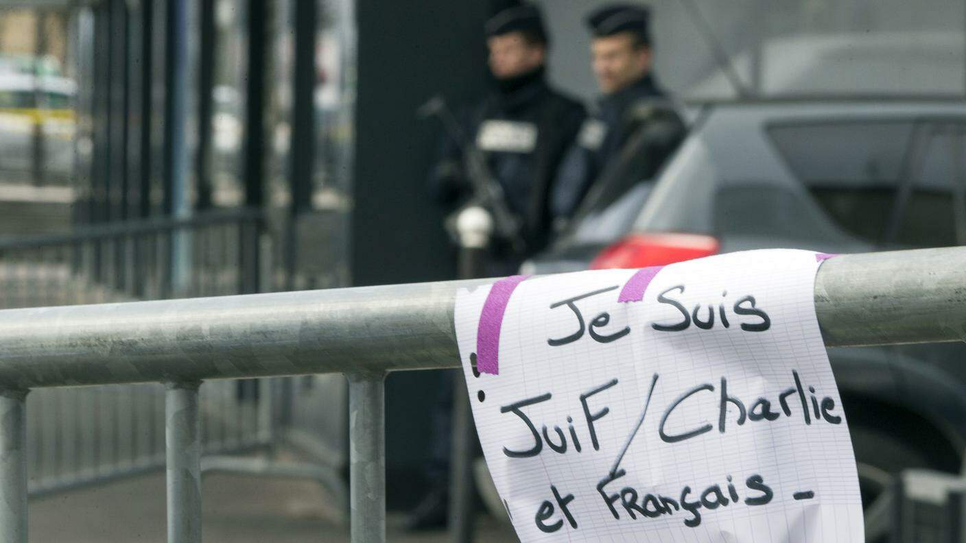I francesi si sono uniti contro la violenza dei terroristi
