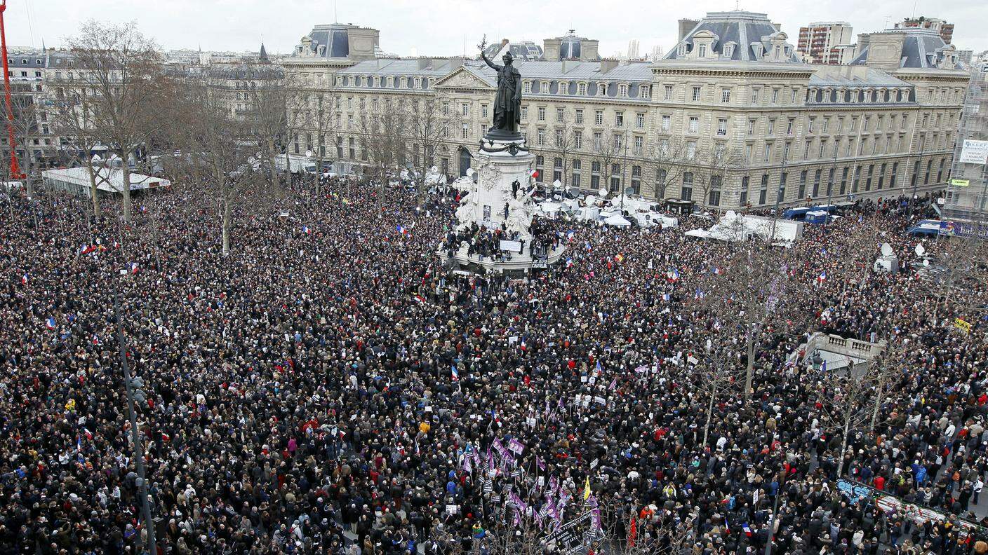 Place de la Republique nel giorno della grande marcia contro il terrorismo islamico