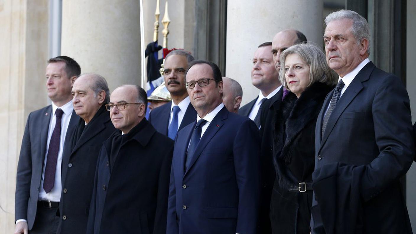 Il presidente Hollande e il ministro dell'interno Cazeneuve accolgono i ministri UE