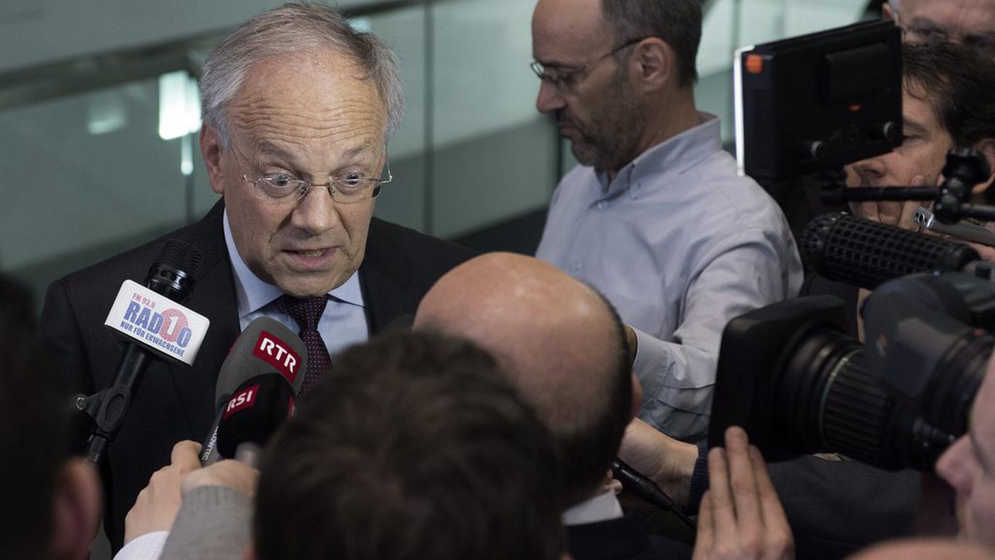 Schneider-Ammann preso d'assalto dai giornalisti giovedì sera a Berna