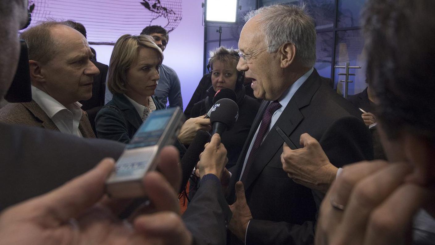 Schneider-Ammann incalzato dai giornalisti a fine giornata