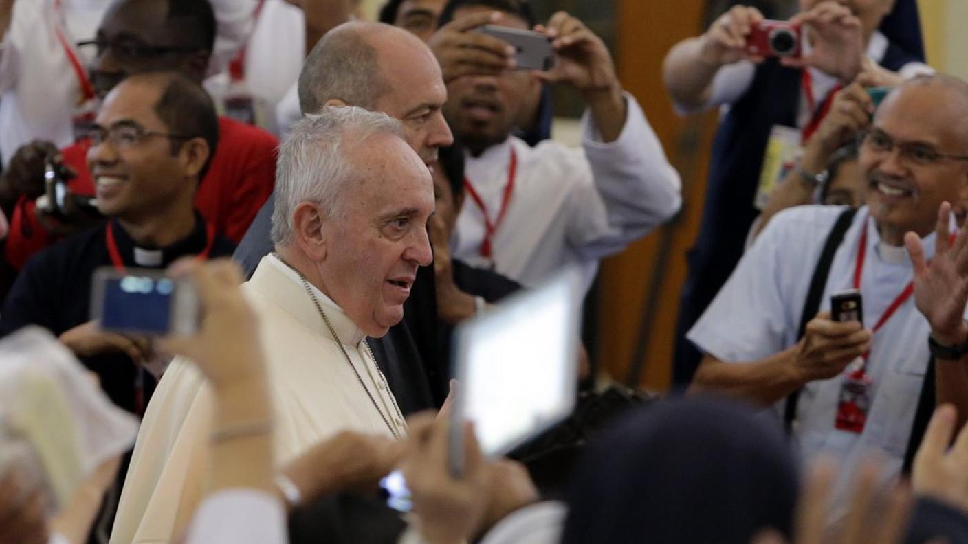Il Papa ha poi incontrato i religiosi nella cattedrale di Palo