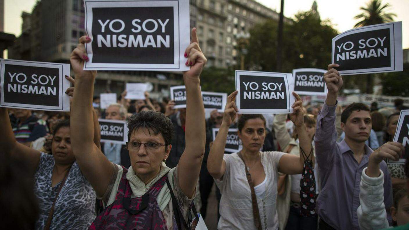 Le proteste in Plaza de Mayo, a Buenos Aires