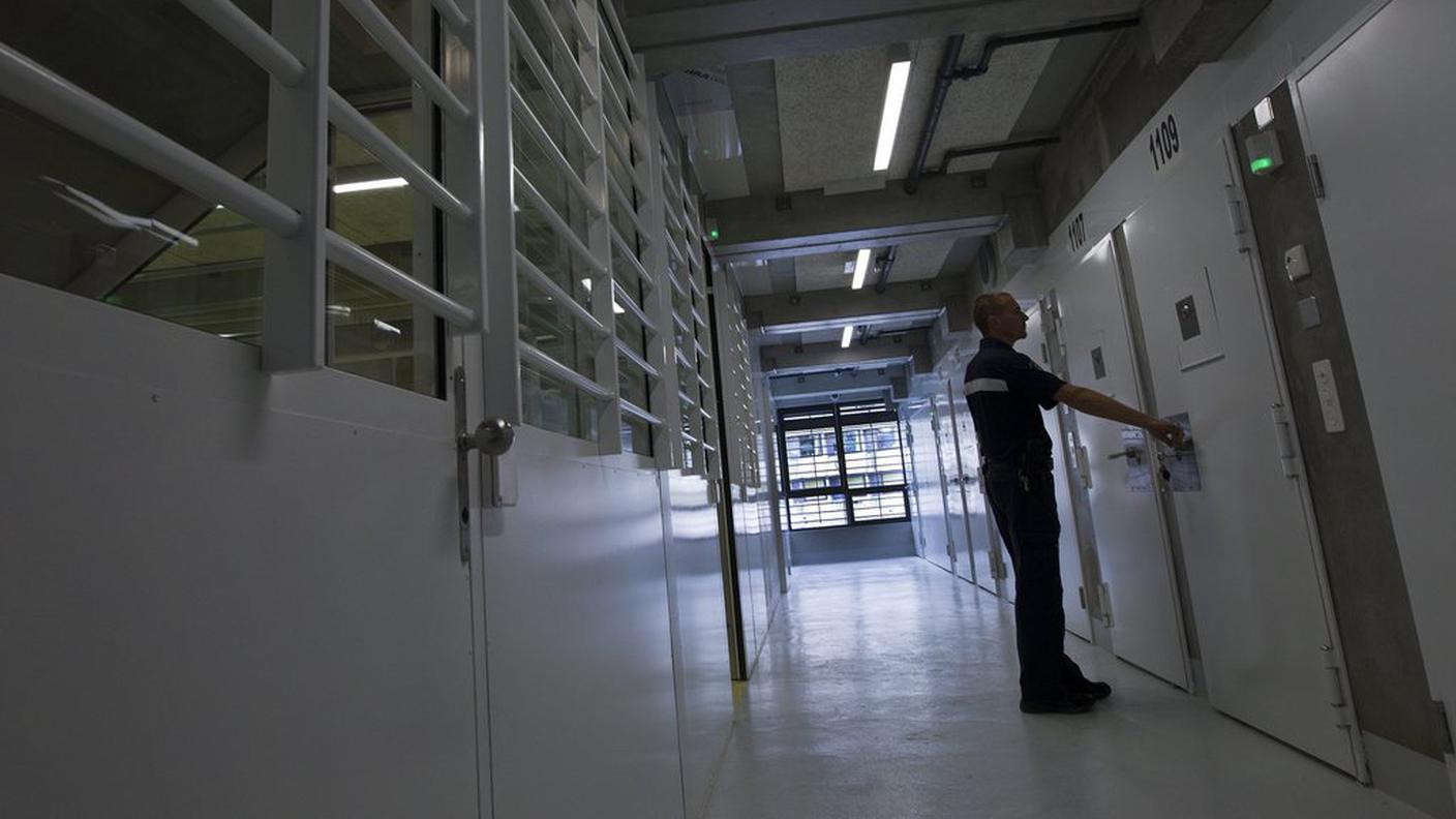 L'uomo è detenuto a Champ-Dollon e non a Frambois come prevede la normale procedura in attesa di espulsione