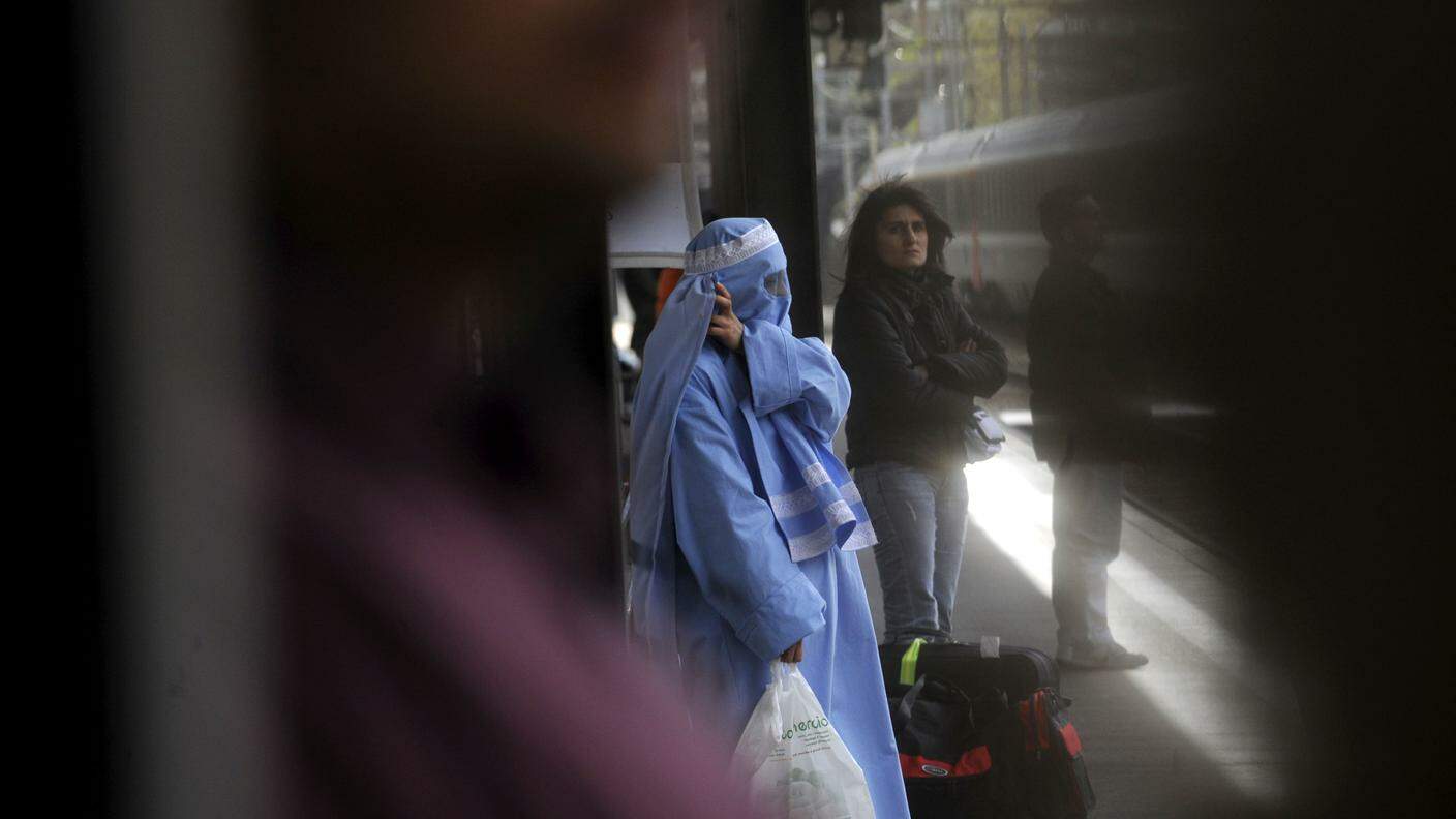 Per il diritto federale il divieto a burqa e niqab è regolare