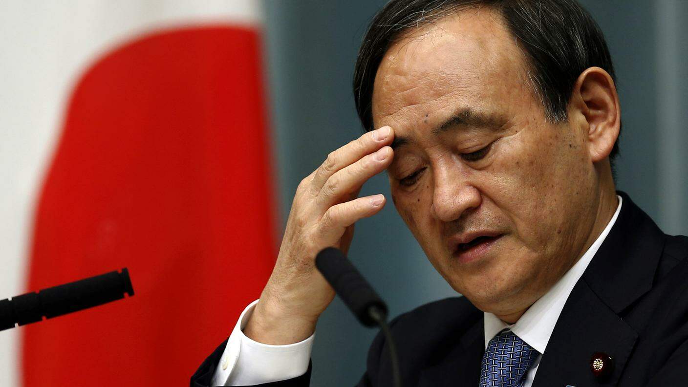 Il ministro giapponese Yoshihide Suga ha condannato il video come "oltraggioso e inaccettabile"