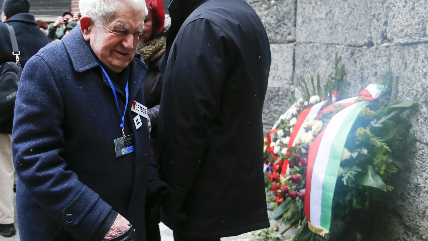Una cerimonia per i sopravvissuti