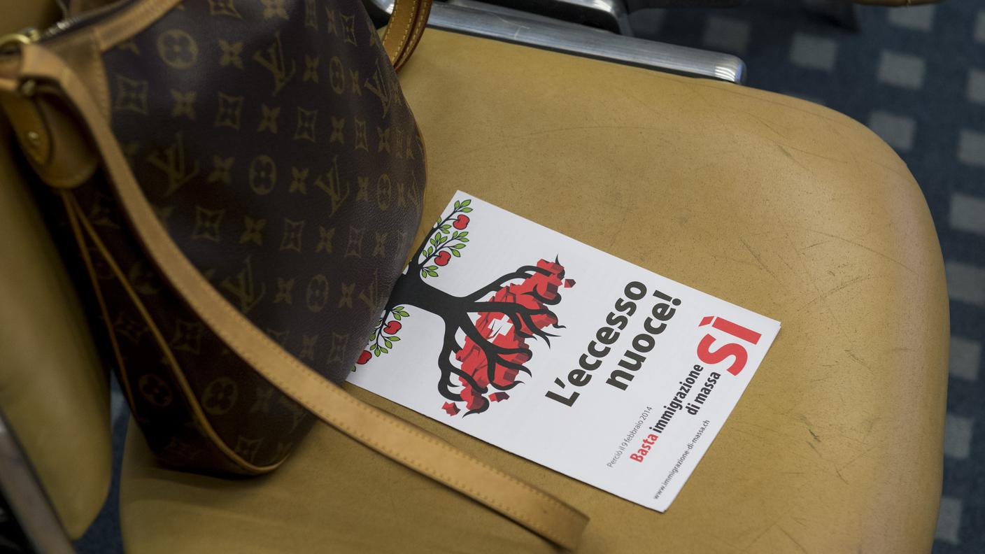Nella foto il volantino della votazione 