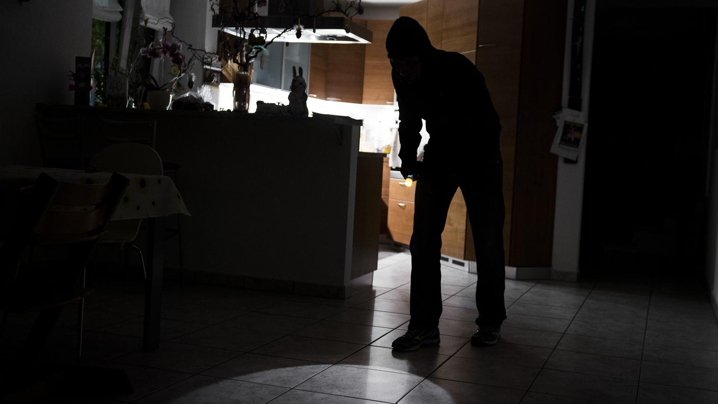 Prese di mira tre ditte e quattro abitazioni