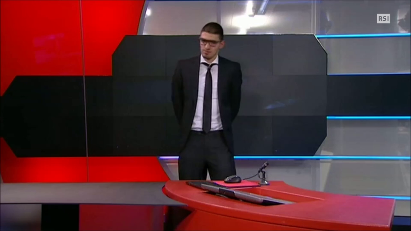 Nello studio TV con la pistola