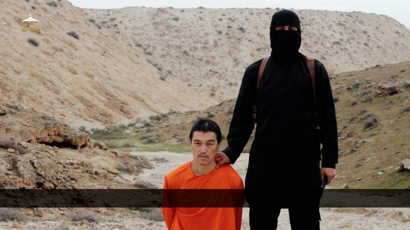 Un'immagine del raccapricciante filmato diffuso dall'IS