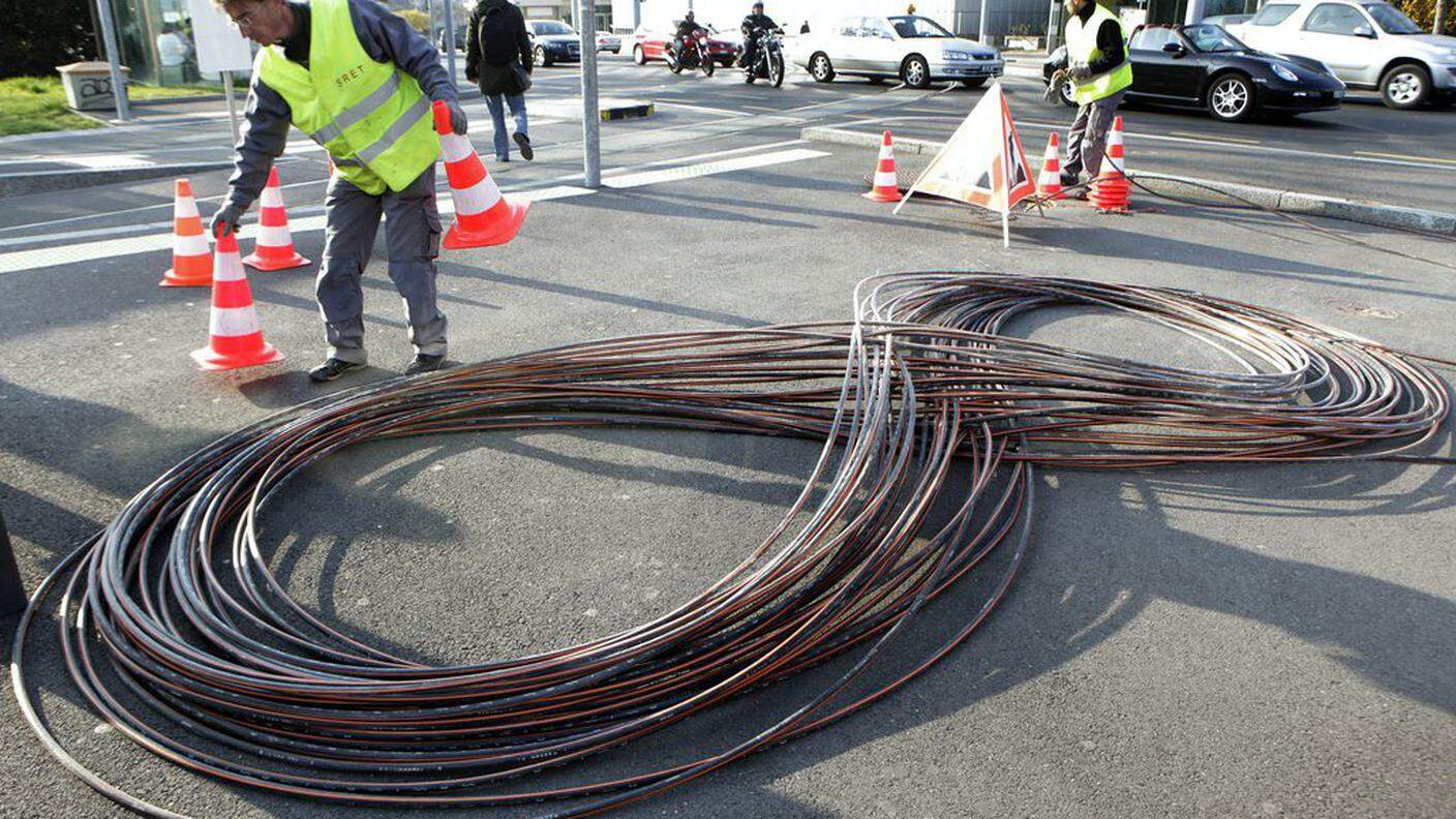 Un intervento per la posa di cavi di fibra ottica a Ginevra