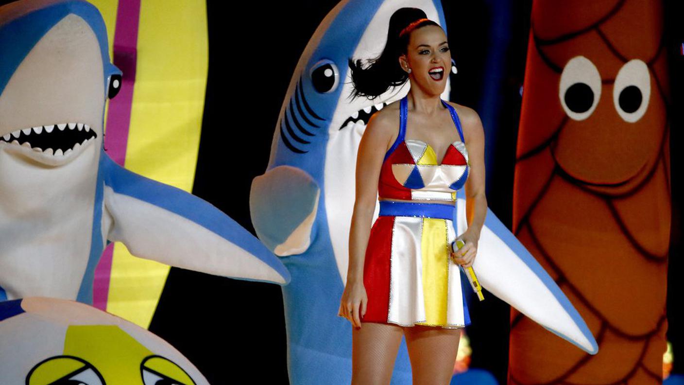 La scatenata "Puffetta" californiana mentre allieta i tifosi durante la finalissima