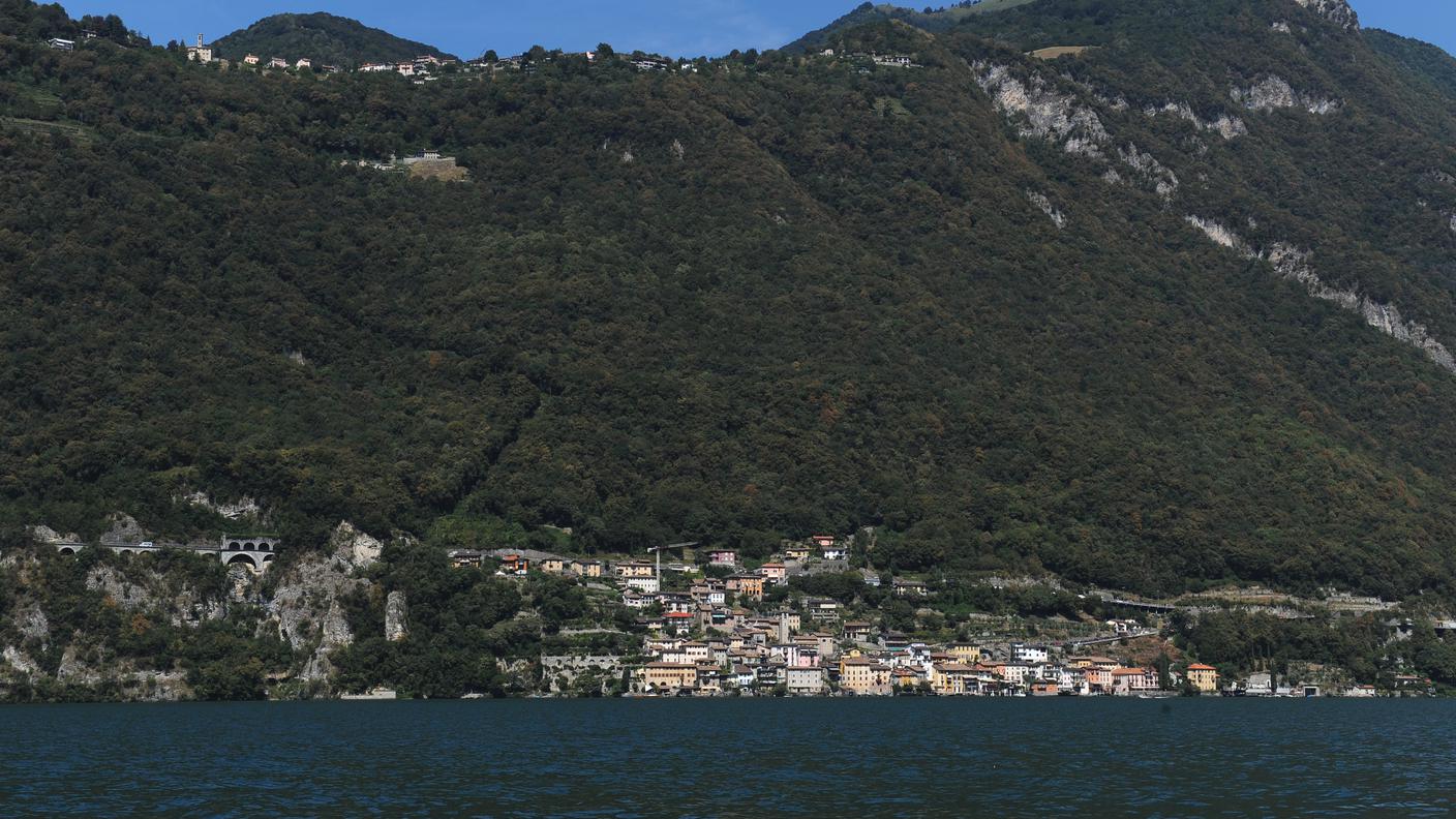 L'abitato di Brè, in alto, che sovrasta Gandria