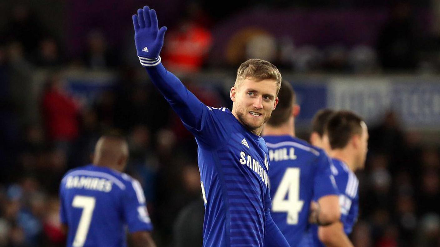 André Schürrle saluta il Chelsea