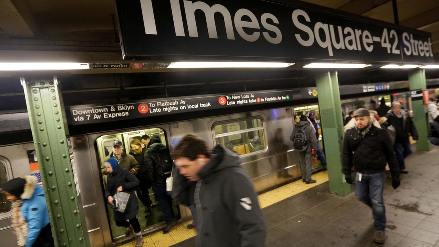 L'affollata fermata della metropolitana newyorkese di Times Square