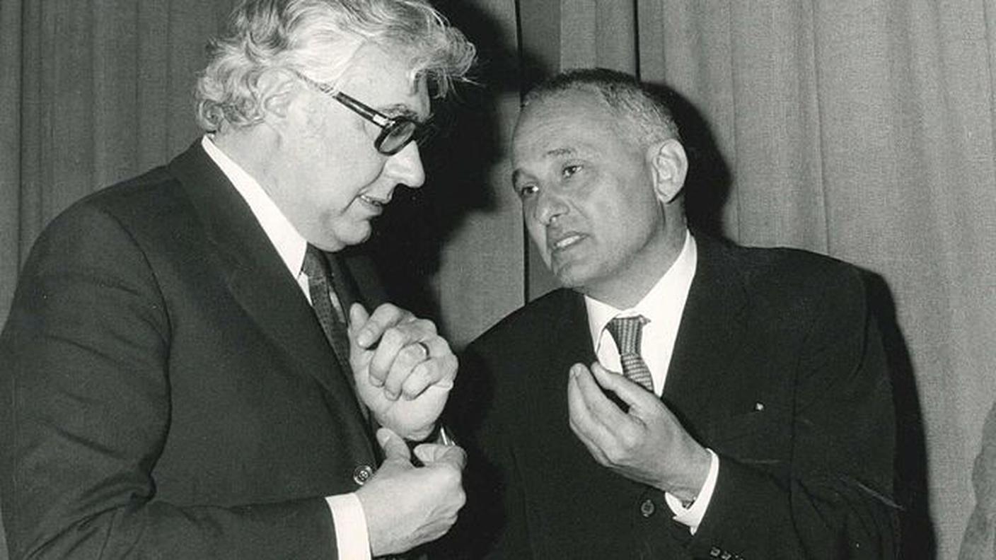Livio Garzanti (a sinistra) con lo scrittore Luigi Silori nel '67