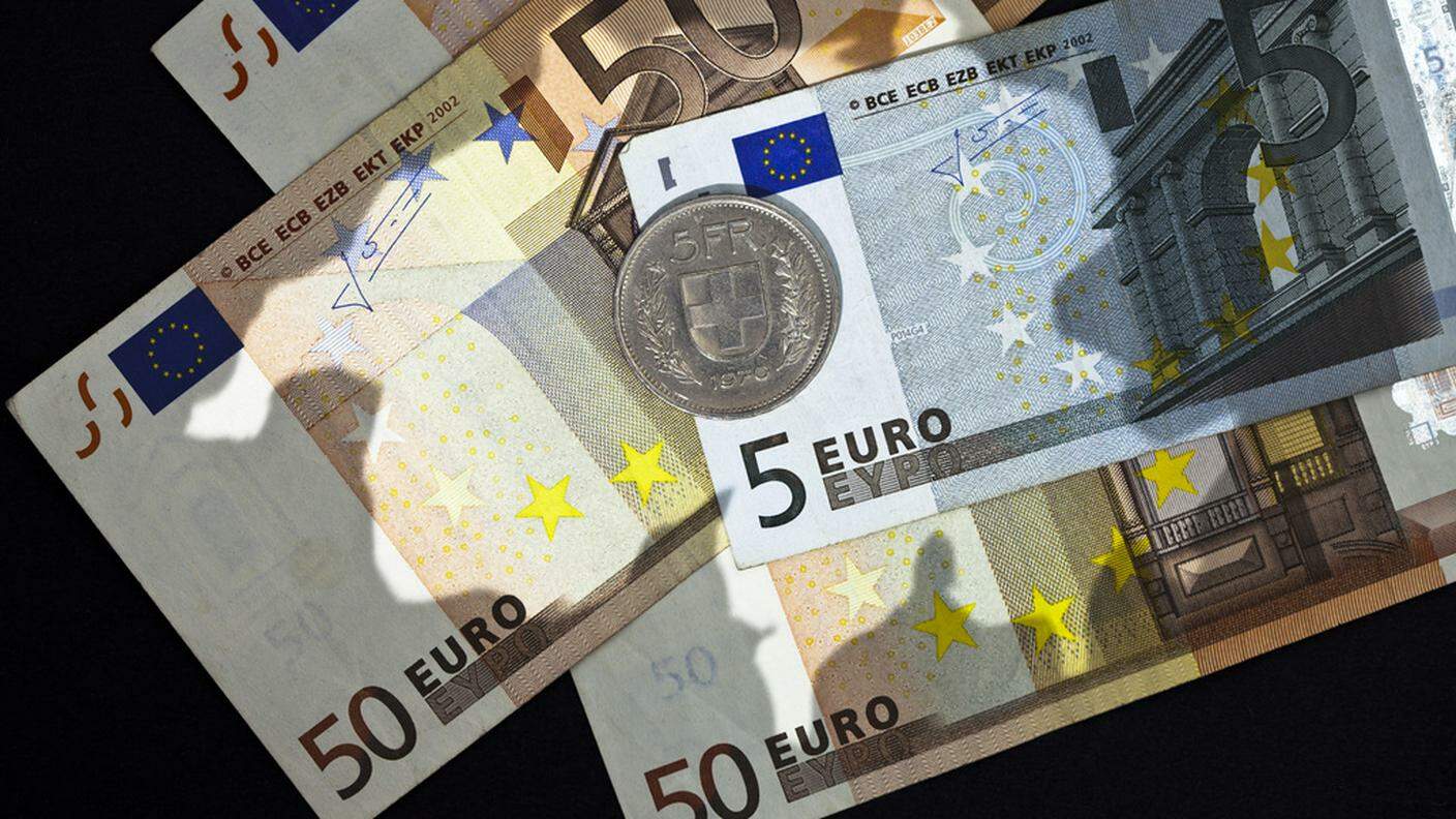 Oggi un euro vale circa 1,05 franchi