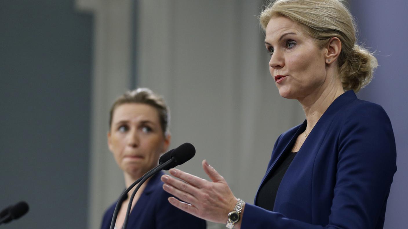 Il premier danese Helle Thorning-Schmid durante la conferenza stampa