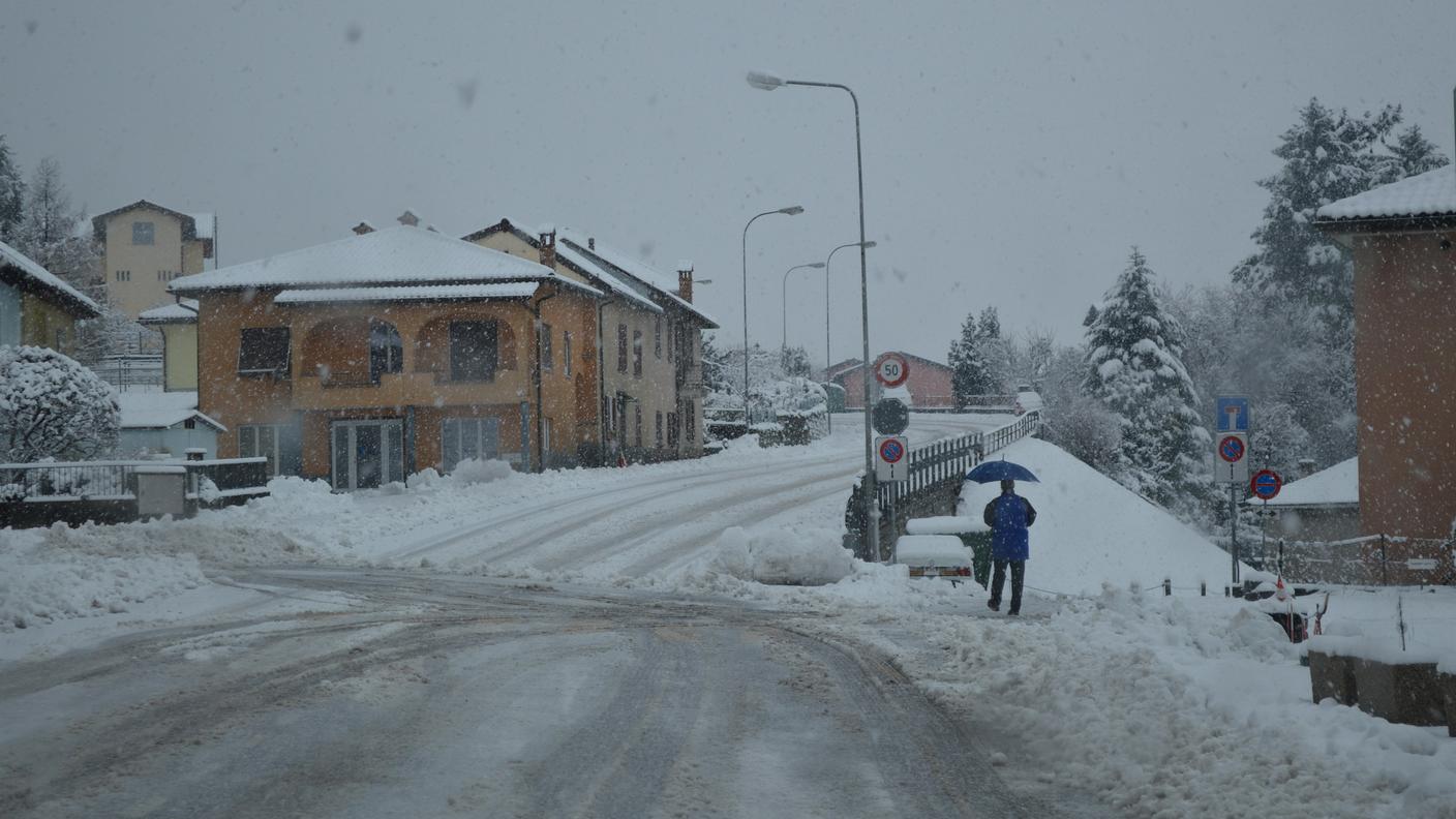 Ombrelli, giubbotti e scarponi erano d'obbligo quasi ovunque domenica