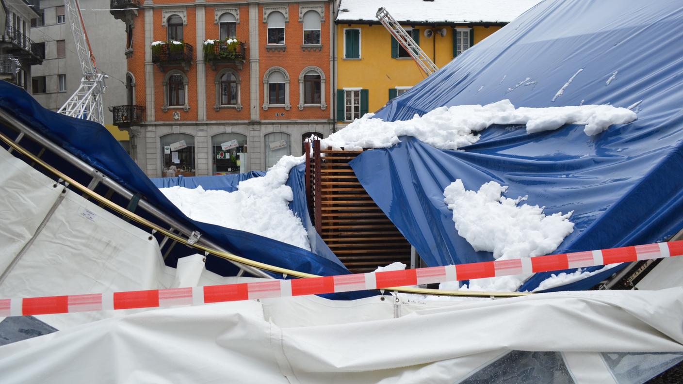 Il crollo ha fortunatamente causato solo danni materiali