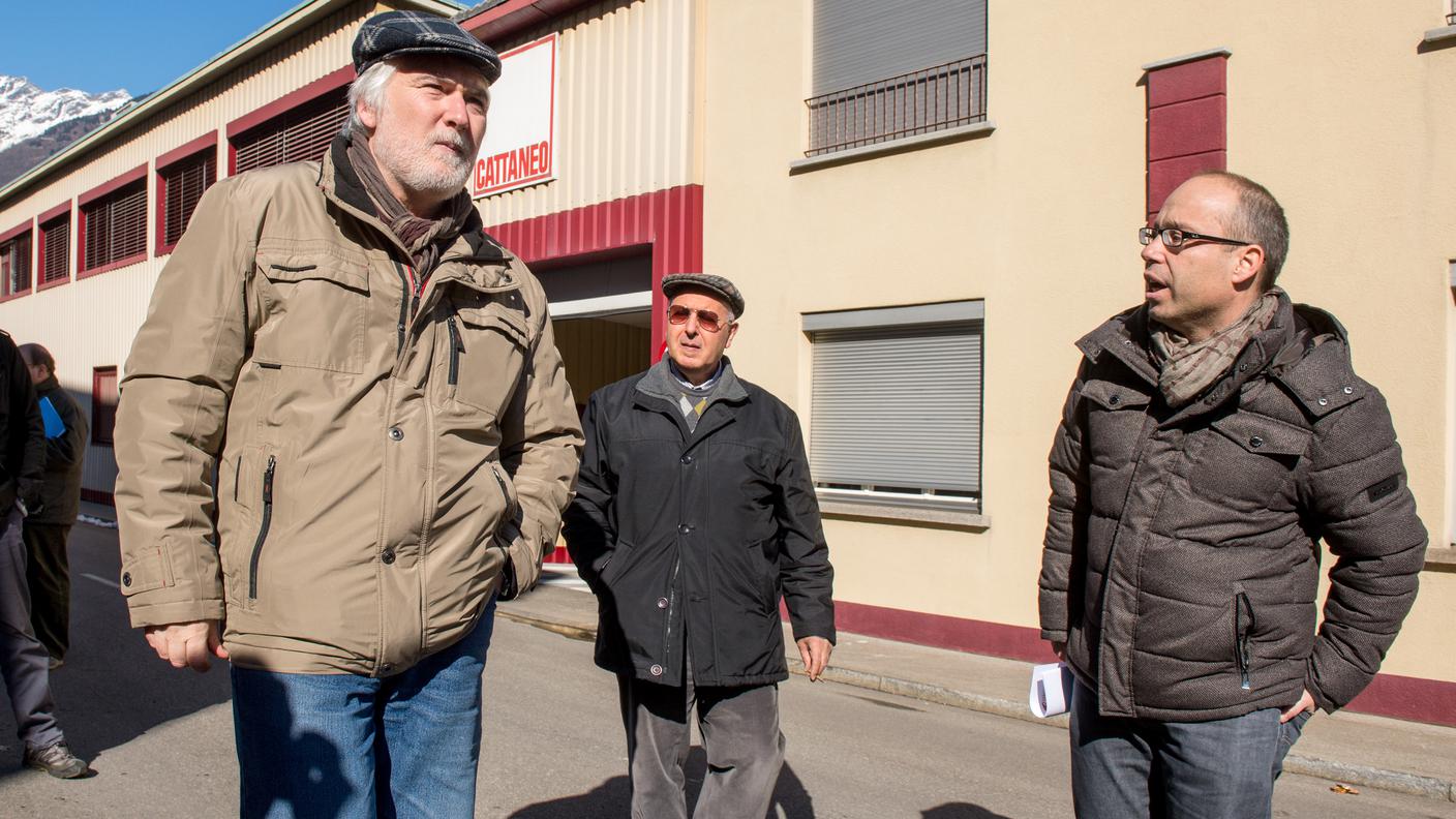 Alla dimostrazione ha preso parte anche Gianni Frizzo (a sinistra), storico promotore dello sciopero delle Officine FFS di Bellinzona