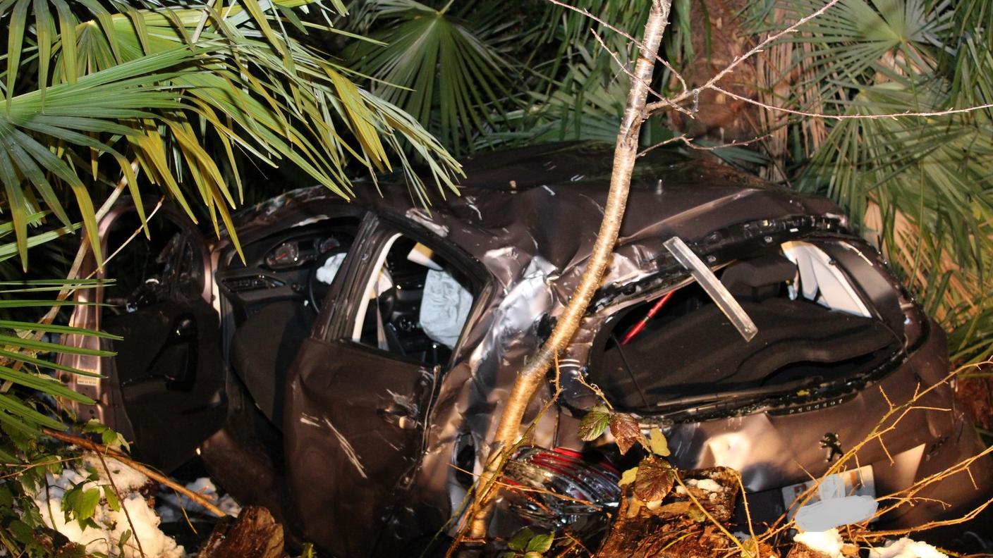 Ciò che resta dell'auto