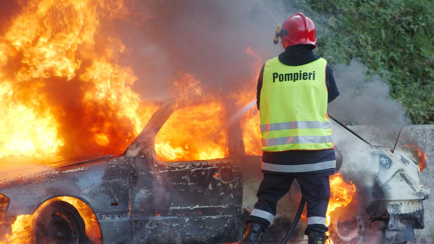 La polizia cantonale ha fermato gli autori dei roghi di auto a Gravesano