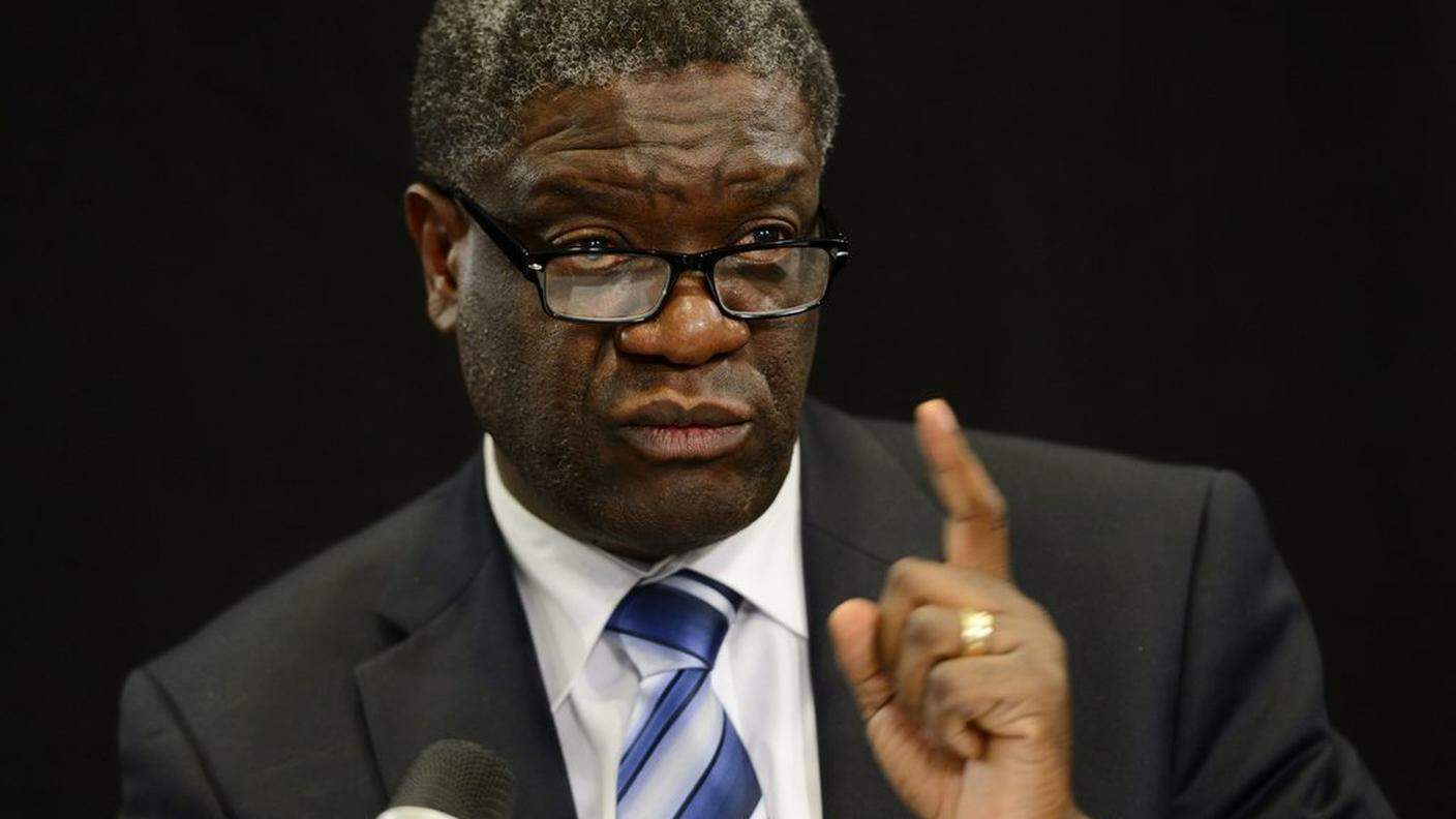 ky_Dr. Denis Mukwege, Director of Panzi Hospital in the Democratic Republic of the Congo, gestures during a news conference in Stockholm, Sweden, 01 November 2012.JPG